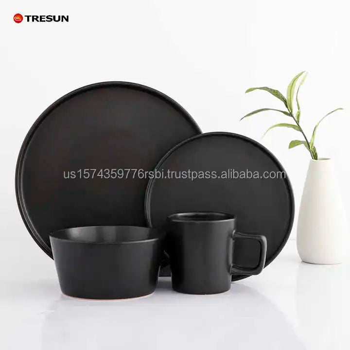 Wholesale Factory Hotel Dining Luxury Ceramic Matte Black White 16 Pcs Tableware Plate Dinnerware Set Cup Kit