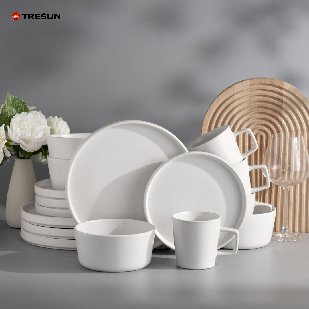 Tresun®16-Piece Glossy White Dinnerware Set | Service for 4