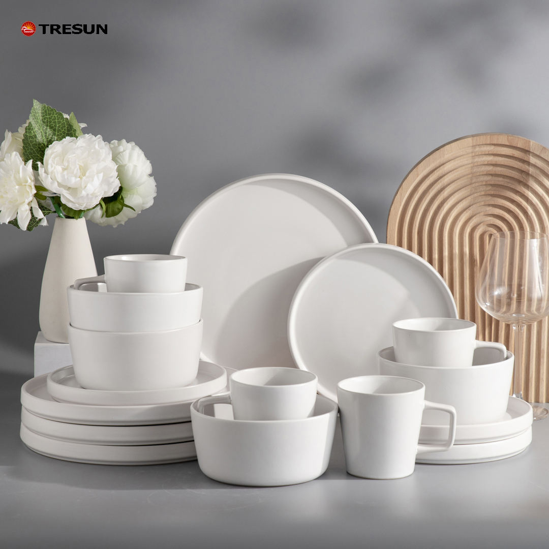 Tresun®16-Piece Glossy White Dinnerware Set | Service for 4