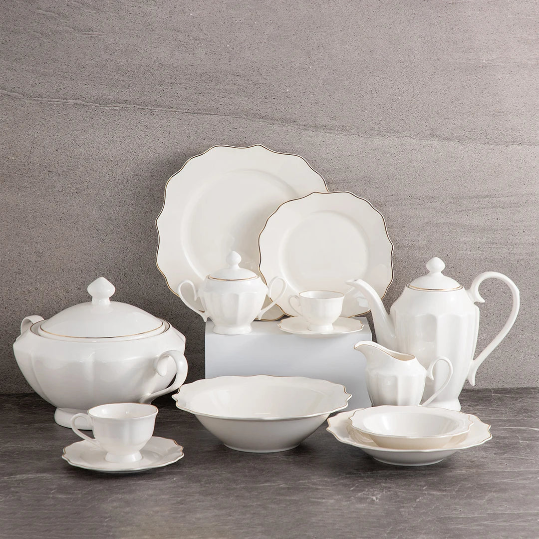 Luxury Gold Rim Bone China Dinner Set European Scalloped Edge Ceramic Tableware For Wedding Hotel Wholesale Custom Logo